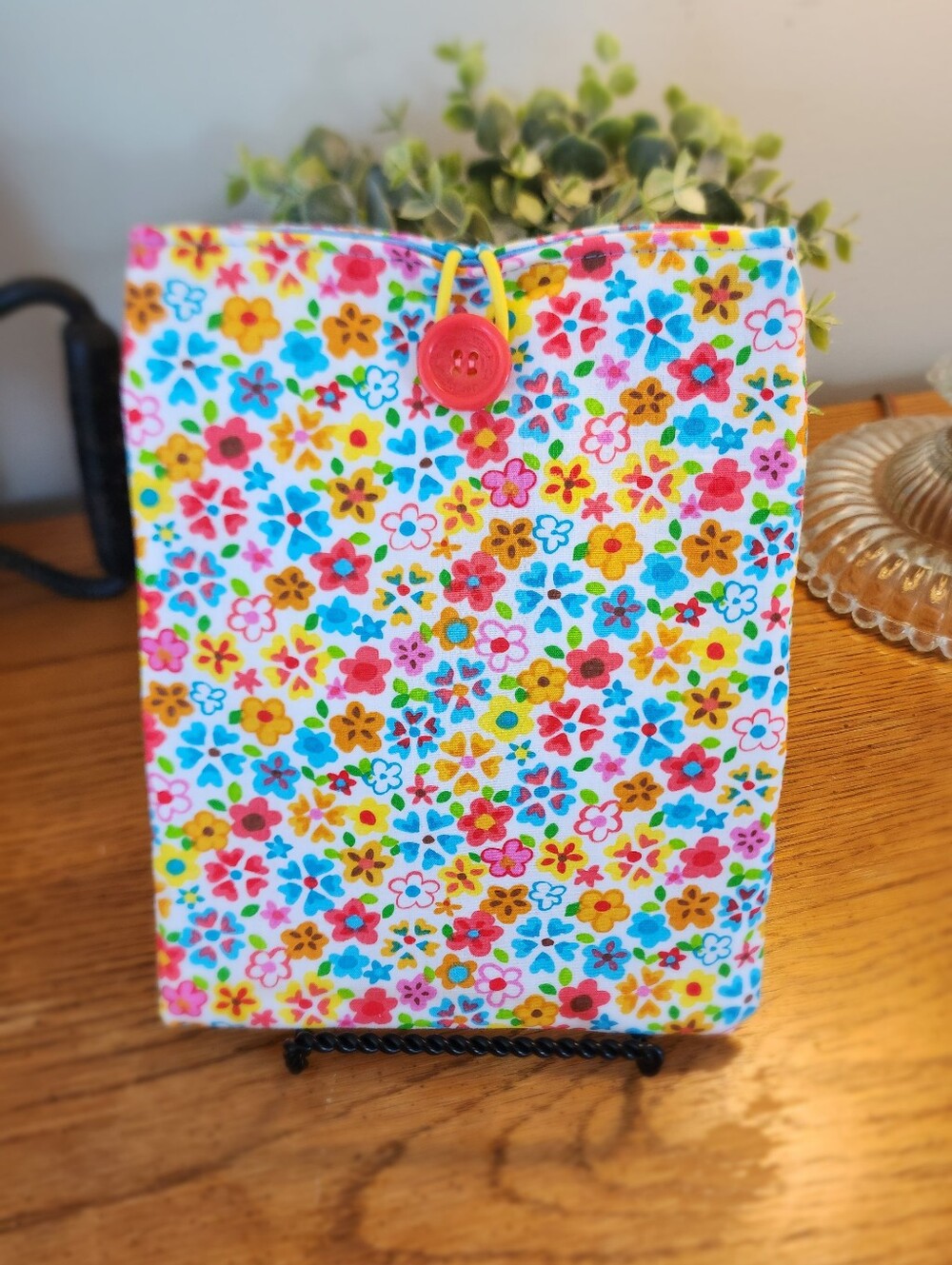 Floral Kindle Sleeve with Button Closure